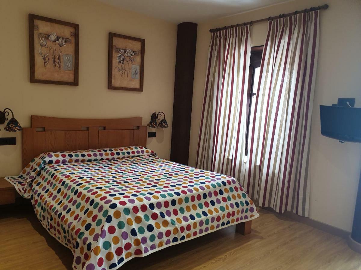 El Cuartelillo Viejo Guest House Polientes Luaran gambar